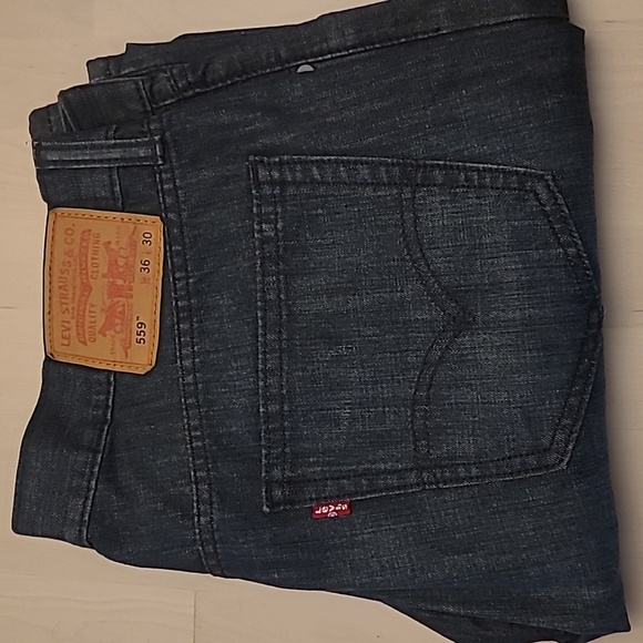LIKE NEW Levi's 559 Relaxed Straight Medium Wash Mens Jeans - Picture 14 of 14